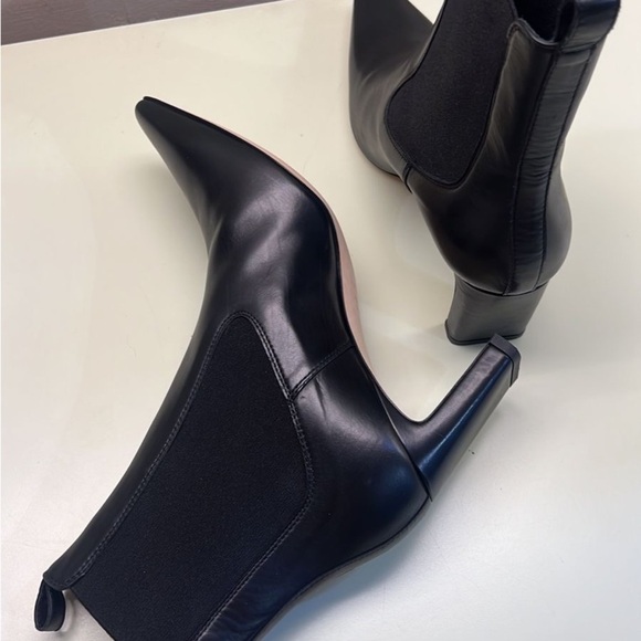 Black Heeled Boots with Pointed Toe and Glossy Finish made in Italy - Picture 5 of 7